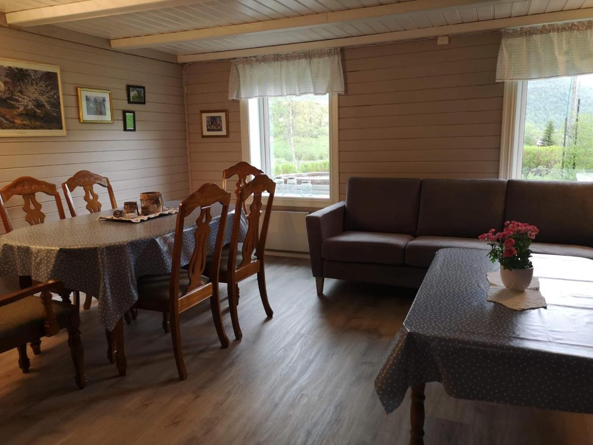 Hansali Holiday Home Fjaerland Kültér fotó