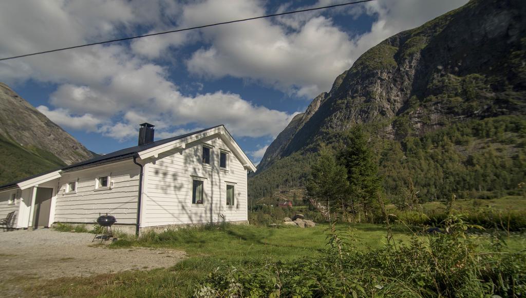Hansali Holiday Home Fjaerland Kültér fotó