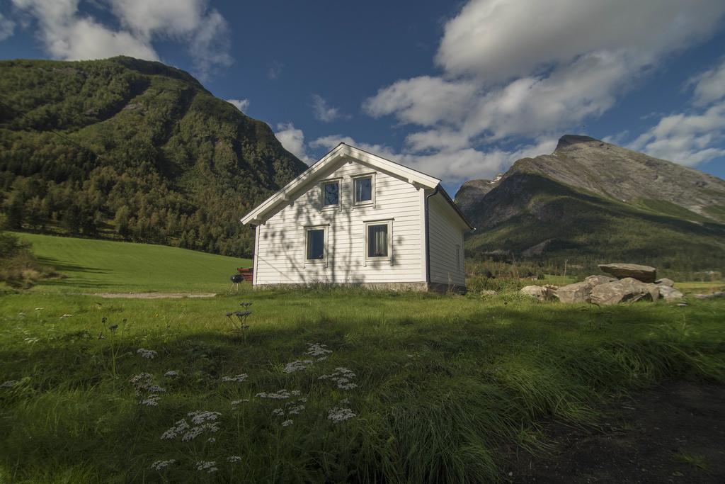 Hansali Holiday Home Fjaerland Kültér fotó