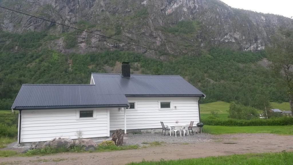 Hansali Holiday Home Fjaerland Kültér fotó