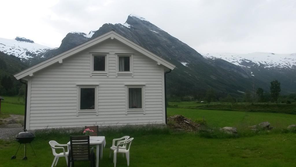 Hansali Holiday Home Fjaerland Kültér fotó